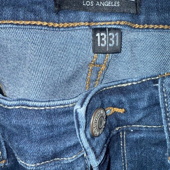 JUDY BLUE JEANS Distressed Denim Straight Leg Jeans SIZE 13 - Picture 3 of 4